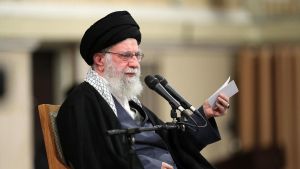 Alí Jameneí, un líder supremo implacable y acorralado dentro y fuera de Irán