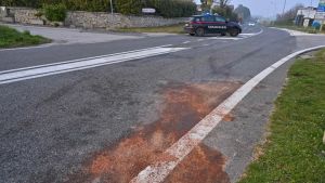 Scontro violento a San Daniele: 72enne incastrata tra le lamiere, interviene l'elisoccorso