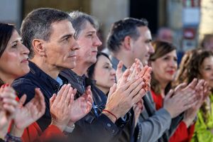 La mano del muerto o 'mitad tontas-mitad jetas'