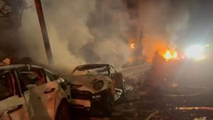 Irán lanza más de 30 misiles contra el centro de Israel y causa al menos una víctima mortal