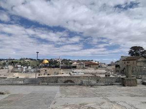 The people you meet in your shelter when the shelter is a Byzantine well