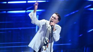 Tredici Pietro e la classifica di Sanremo, la canzone ‘Uomo che cade’ all'Ariston per l'ultima sera. “Abbiamo spaccato, è stato bellissimo”