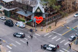 Deux morts et 14 blessés, possible « acte terroriste » selon le FBI… Ce que l’on sait de la fusillade dans un bar d’Austin au Texas