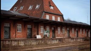 Hvor er ærligheden? Når både godsbanebygningen og pengene 'smuldrer', smuldrer troværdigheden med