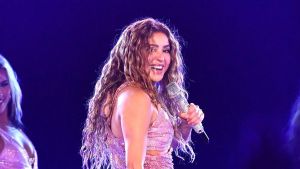 Giras mundiales menos mundiales, que se abren paso entre las bombas