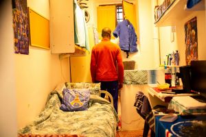 « Ici, on serre la main des détenus, ils nous appellent par notre prénom et on se tutoie » : à Château-Thierry, une prison unique face aux troubles psychiatriques