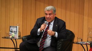 Laporta gana mientras la oposición negocia un pacto