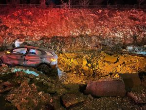 Three wounded in Iranian missile strike on highway outside Jerusalem