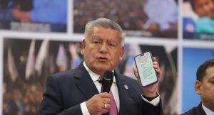 El presidente de facto y la bronca entre Keiko y ‘Porky’ en ‘Piqueítos’ de el Búho