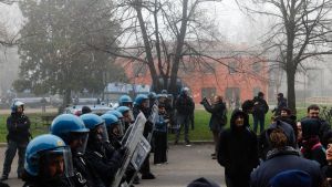 Tensione a Bologna, sgomberato il cantiere del Museo dei Bambini. Fermati 6 attivisti