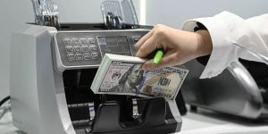 EUA em risco: Políticas contraditórias, investidores confusos e dólar fraco