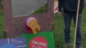 Choc al parco delle Caprette: Meloni ‘decapitata’ con la ghigliottina