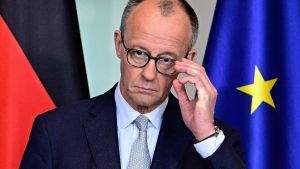 Niemand verlangt, dass Merz an der Seite der Mullahs steht – wohl aber an der Seite des Rechts