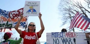 Frappes en Iran : le risque politique de Trump à quelques mois des midterms