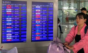 Na letališčih v Dubaju naj bi nocoj vzpostavili omejeno število letov