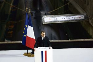 Avec « sa dissuasion avancée », comment Emmanuel Macron entraîne la France dans l’engrenage nucléaire