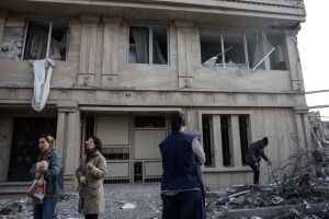 En nu allemaal: 'Bombardeer het Midden-Oosten!'