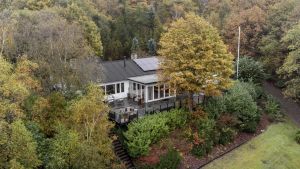 Ejendomsmægler overrasket over interesse for hus i skoven: Det bliver snart solg...