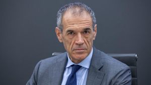 Cottarelli e la guerra in Iran: “Per ora contagio limitato, ma c'è il rischio recessione”