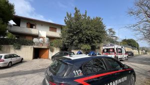 Badante muore d’infarto nella notte. L’anziano assistito sotto choc per ore