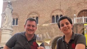 Attacco all’Iran, l’oste dei Naneti bloccato in Thailandia: «Spazio aereo da aggirare»