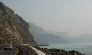 Slovenski državljani z avtobusi iz Emiratov v Oman, nato z letalom proti Sloveniji