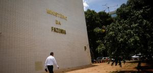 Entre commodities e juros altos: O crescimento de 2,3% e a queda do investimento