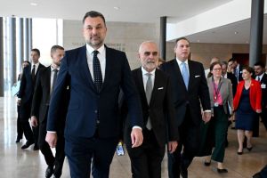 Нови чин шехерске дипломатске лакрдије