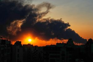 «Будет бомбить, пока не получит премию»: москвичи разгадали причину военной агрессии Трампа против Ирана