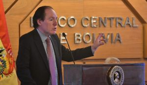 Persiste confusión por billetes: BCB descarta retirar toda la serie B o legalizar los del avión accidentado