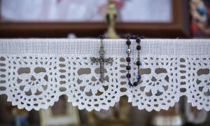 Duhovnika izkoriščali in goljufali: “Če si predober, te lahko izkoristijo”​