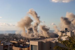 Israel bombardiert Beirut und bereitet eine Bodenoffensive im Südlibanon vor