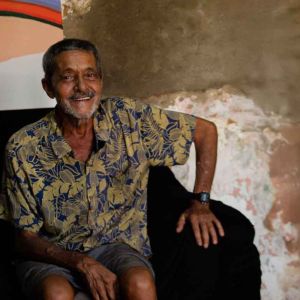 Servente de pedreiro prepara sua primeira exposição individual