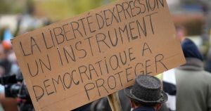 Candidats aux municipales, défendez la liberté d’informer et condamnez les pressions sur les journalistes !