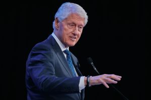 Epstein-Befragung der Clintons eskaliert – Anhörung im Kongress unterbrochen