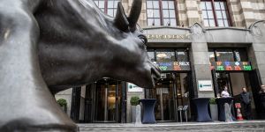 ASMI en Wolters Kluwer helpen AEX in het groen