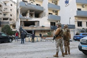 Λύκος στο μαντρί, τσακάλια στη Μέση Ανατολή