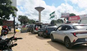 Regresan las filas a los surtidores en Santa Cruz: conductores reportan demoras y escasez de gasolina