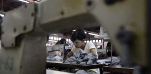 Plus les femmes travaillent, plus la société en bénéficie. Mais discrimiration et obstacles demeurent