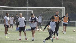 La plaga de bajas del Avilés empieza a aliviarse: uno de los lesionados ya toca balón