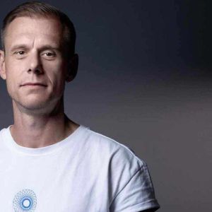 Um dos maiores DJs do mundo está de volta a Minas