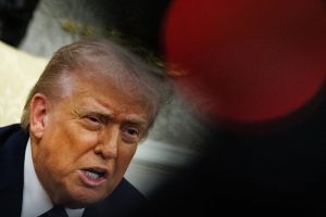 (POGLED) Kolumna Vesne V. Godina: Zakaj Zahod in Evropa nasprotujeta Iranu. Trumpu pa ne