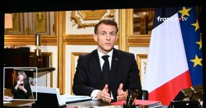 Pablo Neruda sur le bureau d’Emmanuel Macron : symbole anti-Trump ?