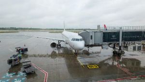 Još jedan avion iz Dubaija sleteo u Beograd