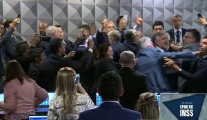 O Congresso viveu dias de uma praça de guerra