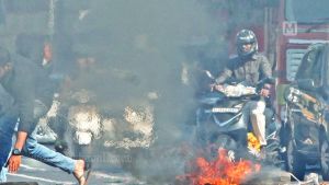 ‘സുനിൽ വീഴാതെ വാതിലിൽ മുറുകെപ്പിടിച്ചതും അവൻ ചാടി കൈയെത്തി ഇടത്തേ കവിളിൽ ഒരൊറ്റയടി!’