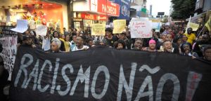 No Brasil, a cor da pele ainda define salários