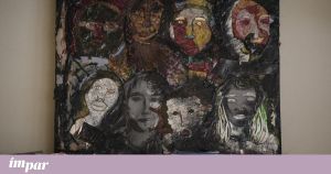 Um preto e um branco entram num autocarro