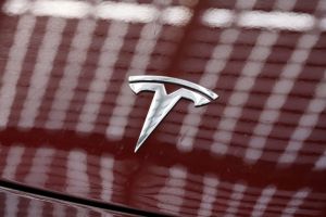 Tesla Stock Dips Slightly in Early Trading Amid Robotaxi Optimism and Analyst Upgrades