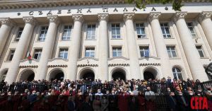 Могат ли 15 разгневени прокурори да пробият страха в системата?